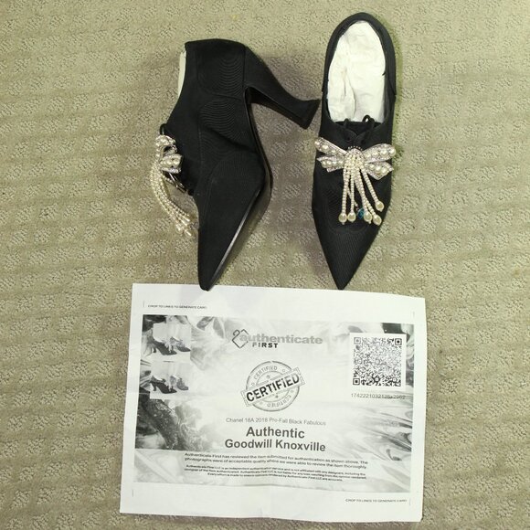 CHANEL NEW Pre-Fall 18A BLACK CC PEARL JEWELED BOW BOOTIES SHOES EU 37.5C / 6.5 - Picture 2 of 10